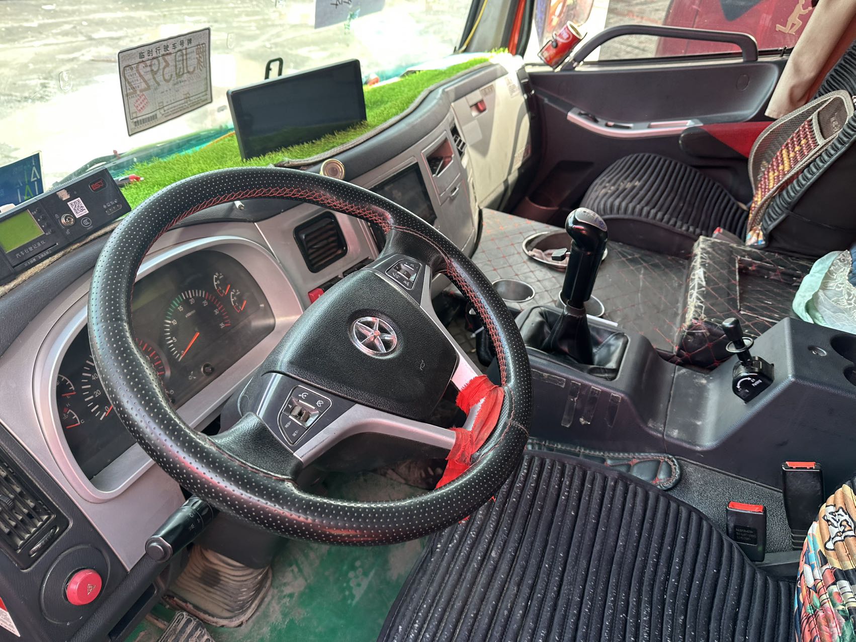 Used DAYUN 9.6m High-side Truck, 270HP, Heavy-duty Double Frame
